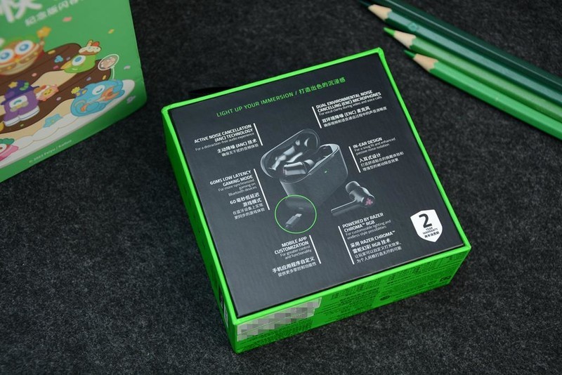 RGB灯、主动降噪，灯厂代表作，雷蛇战锤狂鲨真无线二代耳机开箱