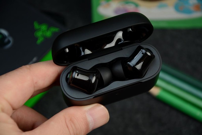 RGB灯、主动降噪，灯厂代表作，雷蛇战锤狂鲨真无线二代耳机开箱