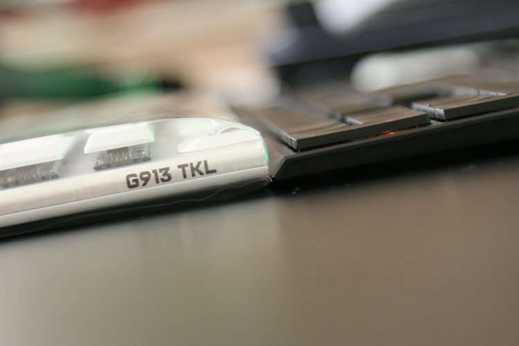 超薄旗键~海盗船K100 AIR无线机械键盘评测