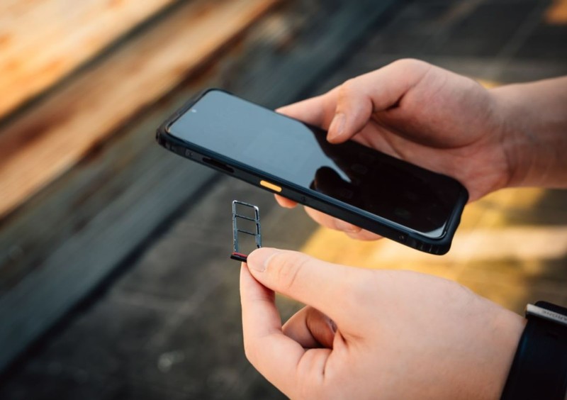 磐石、太极、玄武防摔结构很强？AGM选择直接上加厚铝钛合金支架