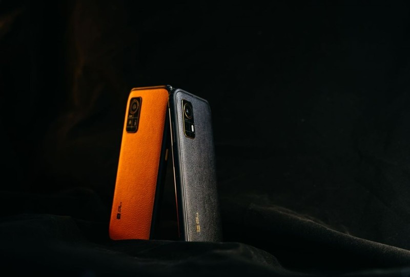 磐石、太极、玄武防摔结构很强？AGM选择直接上加厚铝钛合金支架