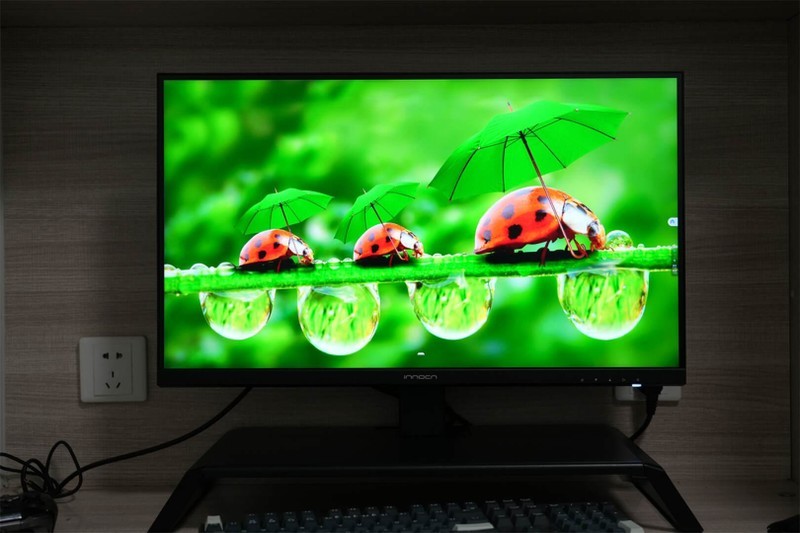 自带增高底座，精准色彩：INNOCN 27C1U Super为美术创作赋能！