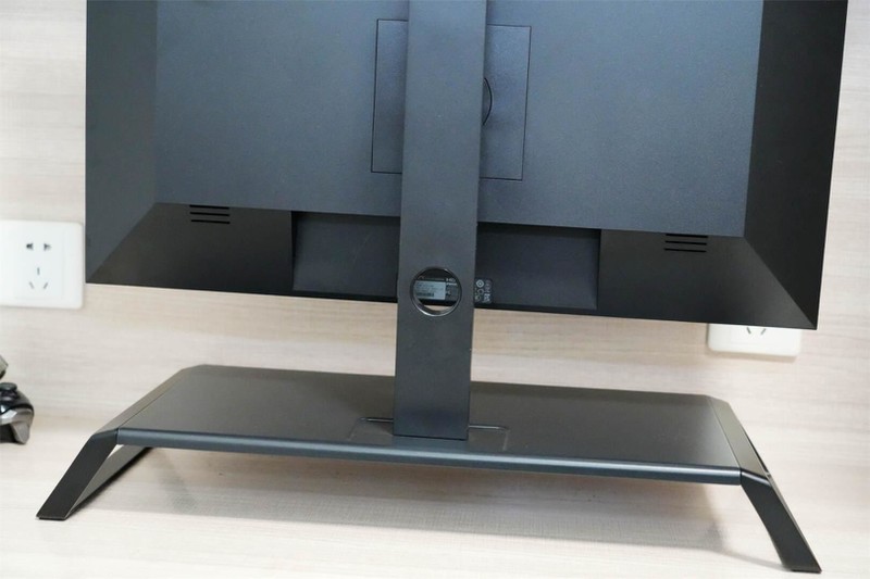 自带增高底座，精准色彩：INNOCN 27C1U Super为美术创作赋能！