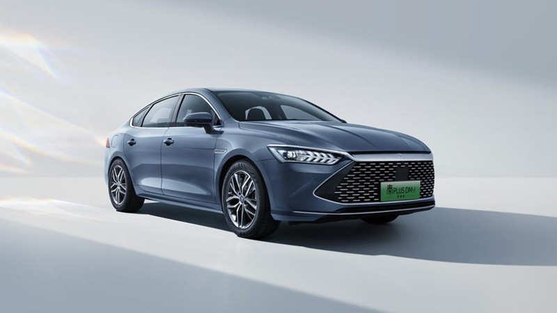 不到8万的比亚迪秦PLUS来了！可油可电关键这价格能让合资车关门