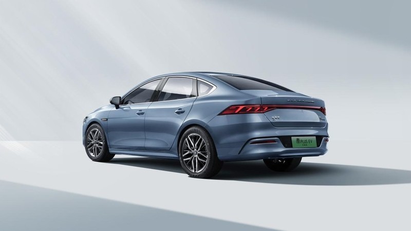 不到8万的比亚迪秦PLUS来了！可油可电关键这价格能让合资车关门