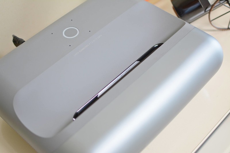 坚果智慧墙O1 Pro测评：别再担心房子小没地方摆放，23cm能投百寸