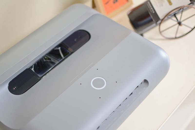 坚果智慧墙O1 Pro测评：别再担心房子小没地方摆放，23cm能投百寸