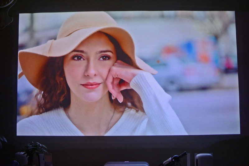 坚果智慧墙O1 Pro测评：别再担心房子小没地方摆放，23cm能投百寸