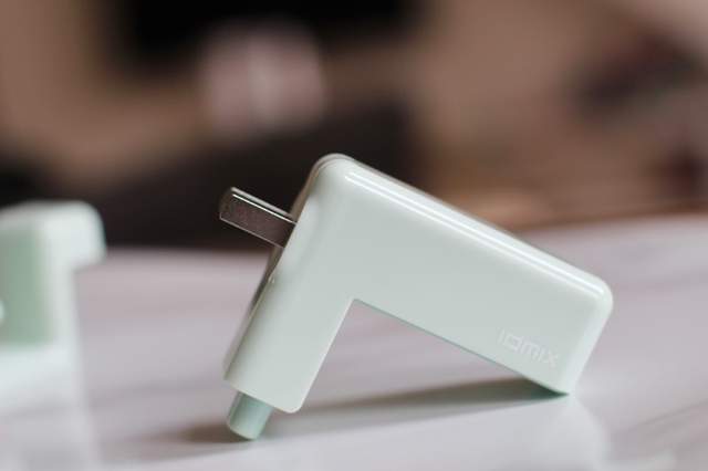 苹果全家桶，充电不排队的好方法：IDMIX P30 Pro创意模块化充电器