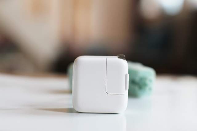 苹果全家桶，充电不排队的好方法：IDMIX P30 Pro创意模块化充电器