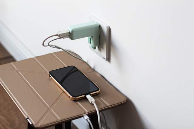 苹果全家桶，充电不排队的好方法：IDMIX P30 Pro创意模块化充电器