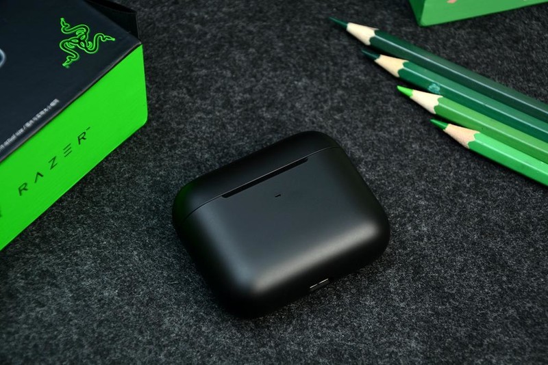 RGB灯、主动降噪，灯厂代表作，雷蛇战锤狂鲨真无线二代耳机开箱