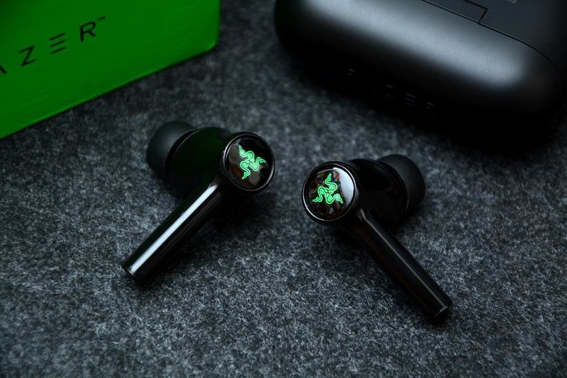 RGB灯、主动降噪，灯厂代表作，雷蛇战锤狂鲨真无线二代耳机开箱