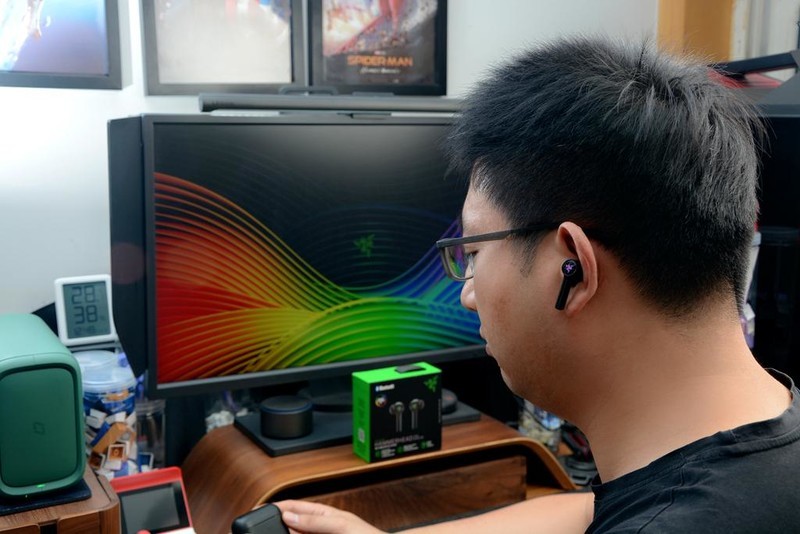 RGB灯、主动降噪，灯厂代表作，雷蛇战锤狂鲨真无线二代耳机开箱