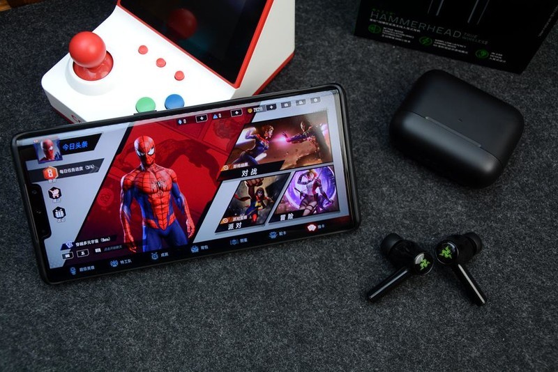 RGB灯、主动降噪，灯厂代表作，雷蛇战锤狂鲨真无线二代耳机开箱