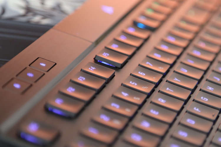 超薄旗键~海盗船K100 AIR无线机械键盘评测