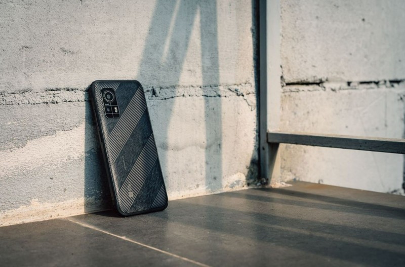 磐石、太极、玄武防摔结构很强？AGM选择直接上加厚铝钛合金支架