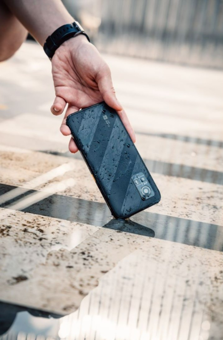 磐石、太极、玄武防摔结构很强？AGM选择直接上加厚铝钛合金支架