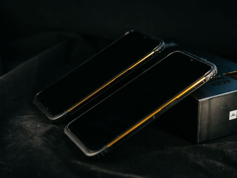 磐石、太极、玄武防摔结构很强？AGM选择直接上加厚铝钛合金支架