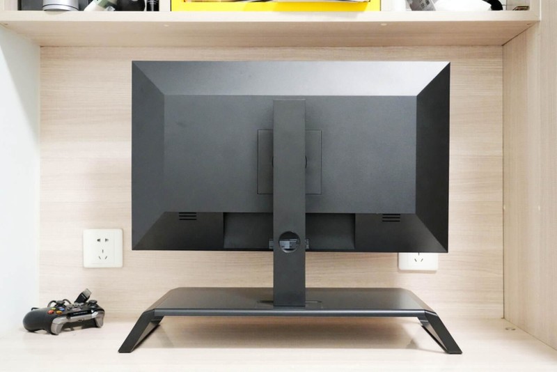 自带增高底座，精准色彩：INNOCN 27C1U Super为美术创作赋能！