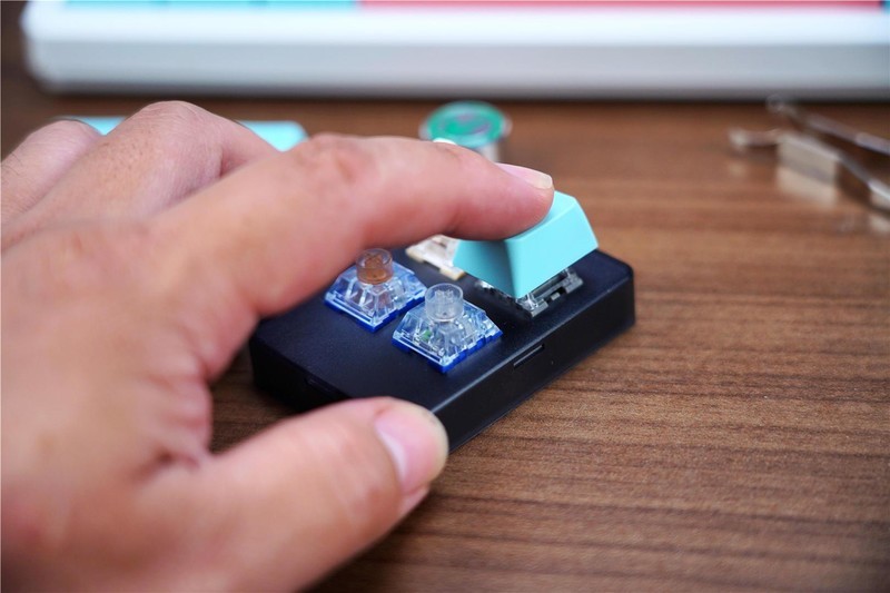 送给女孩子的定制键盘，采用Gasket结构，黑爵AK966陪你过七夕