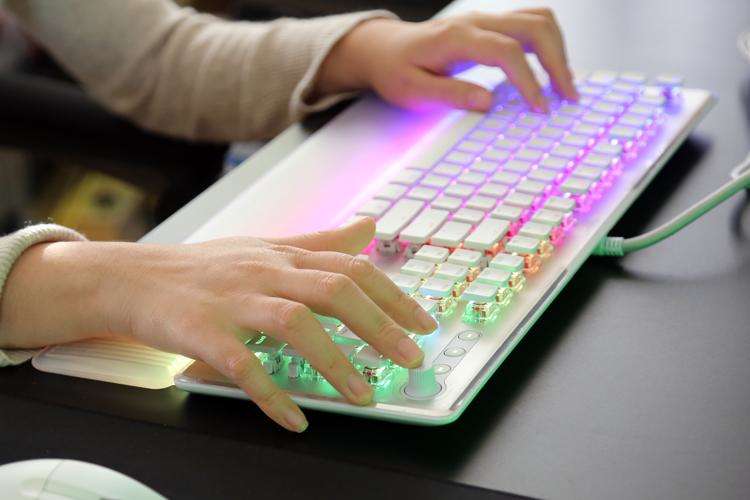 2022最漂亮ARGB键盘：冰豹Vulcan II Max机械键盘评测体验