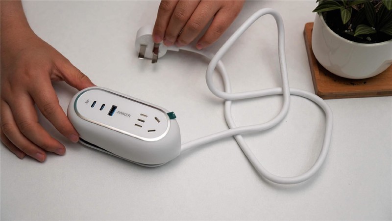 小身材多功能！安克65W便携多口充排插实测：出门带一个就够了