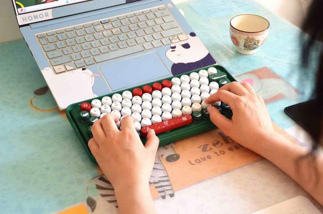 女性朋友的百搭外设，多模无线机械键盘雷柏ralemo Pre 5评测体验