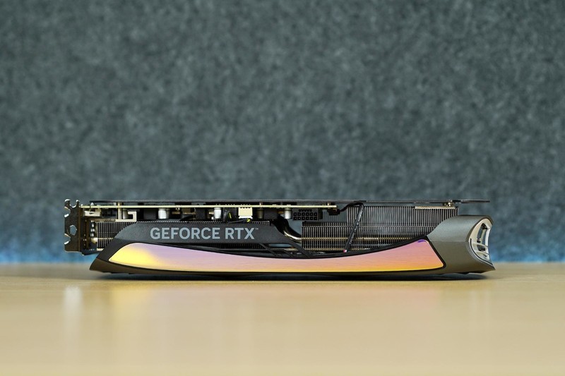 七彩虹iGame Z790D5+索泰RTX 4070 AMP+华硕TUF机电散装机作业