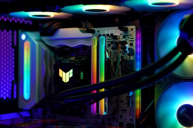 七彩虹iGame Z790D5+索泰RTX 4070 AMP+华硕TUF机电散装机作业