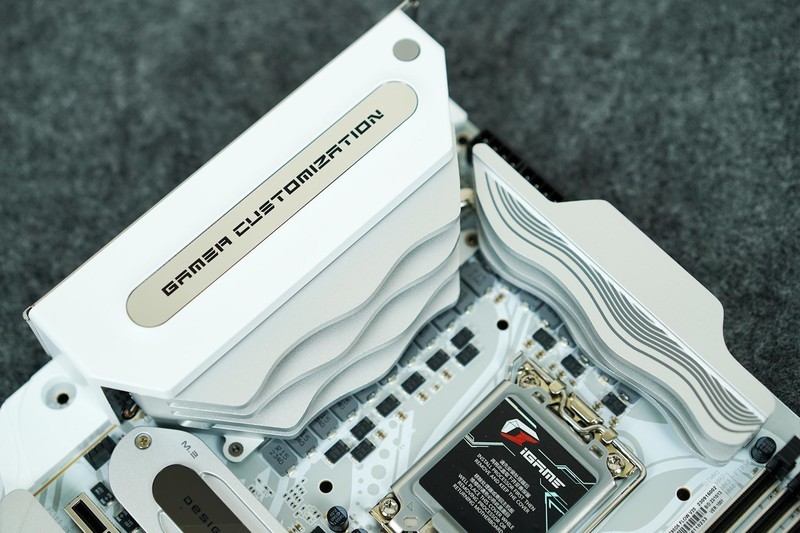 七彩虹iGame Z790D5+索泰RTX 4070 AMP+华硕TUF机电散装机作业