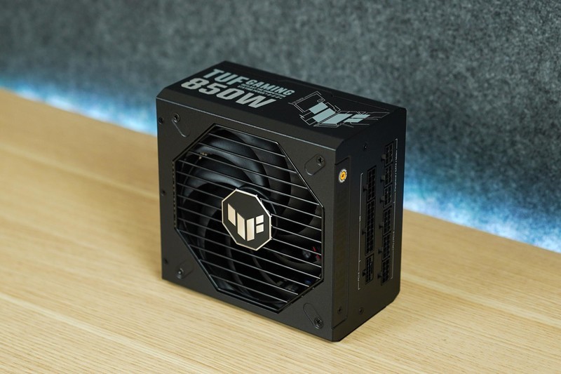 七彩虹iGame Z790D5+索泰RTX 4070 AMP+华硕TUF机电散装机作业