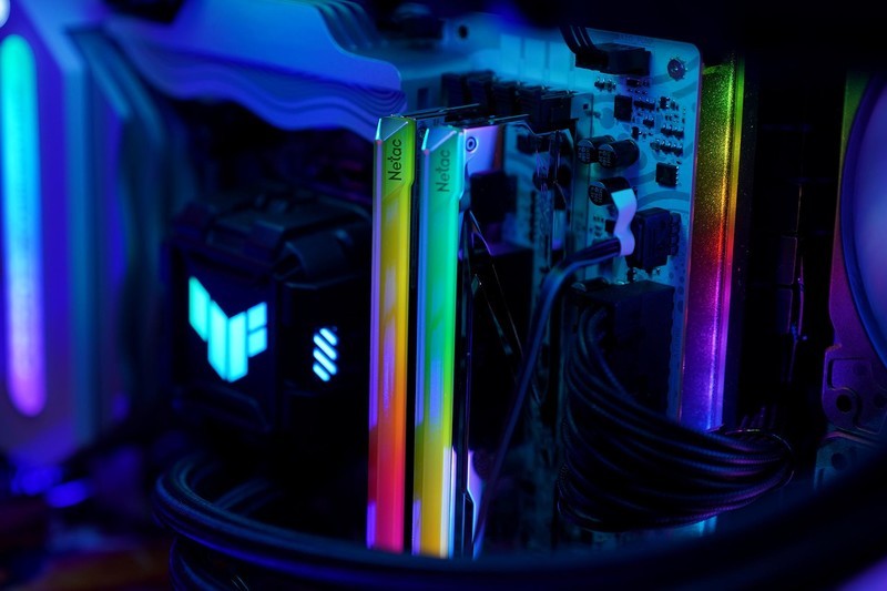 七彩虹iGame Z790D5+索泰RTX 4070 AMP+华硕TUF机电散装机作业