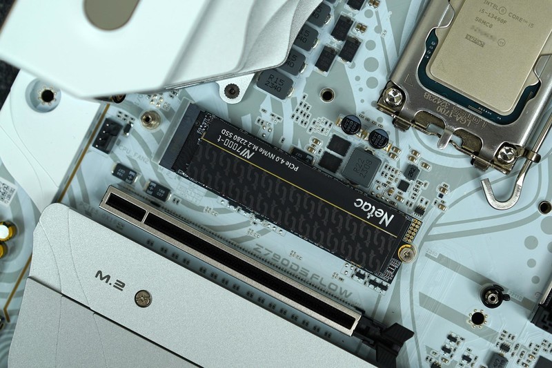 七彩虹iGame Z790D5+索泰RTX 4070 AMP+华硕TUF机电散装机作业