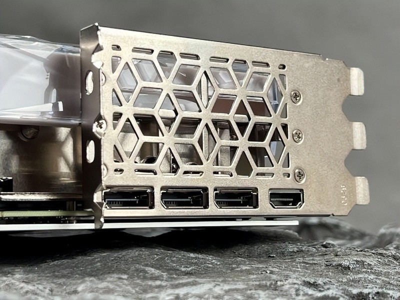 性能真的“Ti”不一样！影驰 GeForce RTX 4070 Ti SUPER 星曜 OC评测！