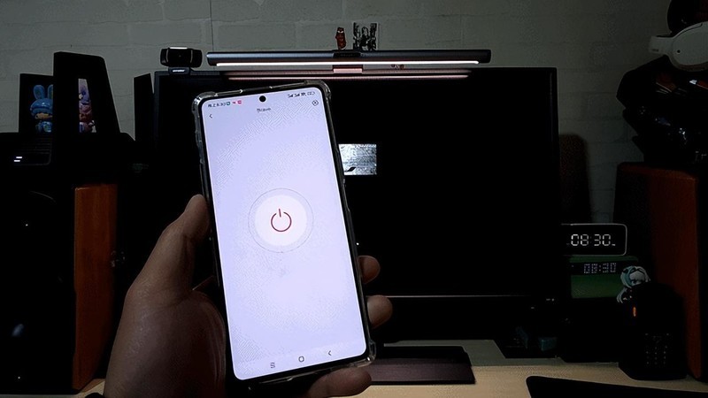 手机大变身，远程开关、控制电脑，向日葵P1Pro智能插线板体验
