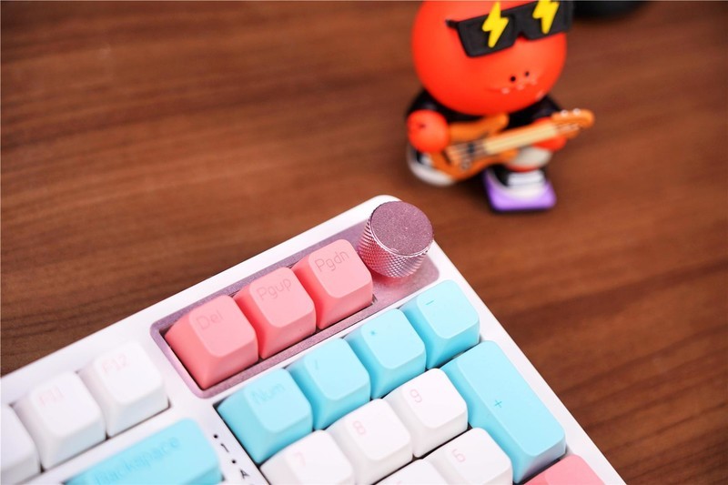 送给女孩子的定制键盘，采用Gasket结构，黑爵AK966陪你过七夕
