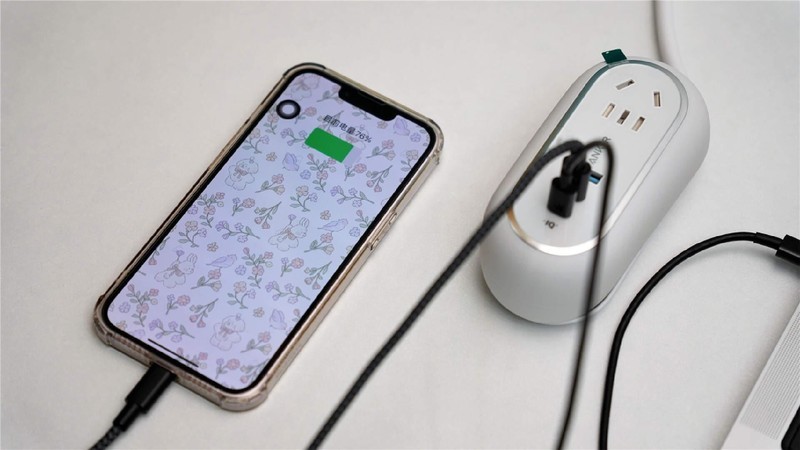 小身材多功能！安克65W便携多口充排插实测：出门带一个就够了