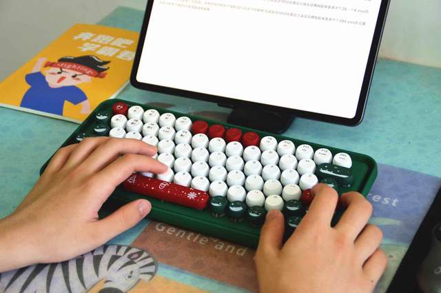 女性朋友的百搭外设，多模无线机械键盘雷柏ralemo Pre 5评测体验