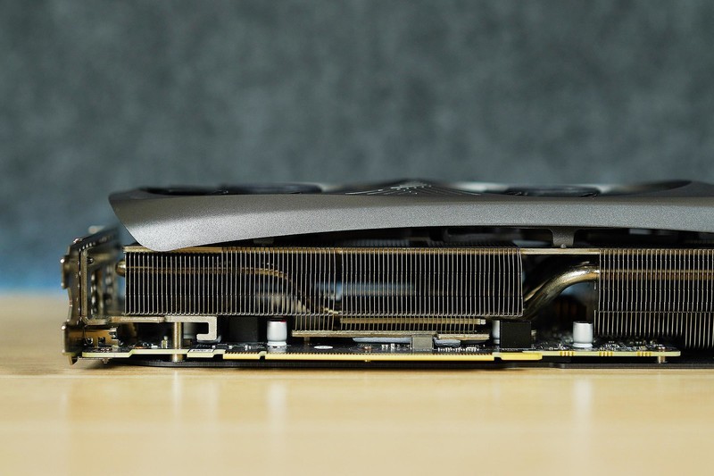 七彩虹iGame Z790D5+索泰RTX 4070 AMP+华硕TUF机电散装机作业