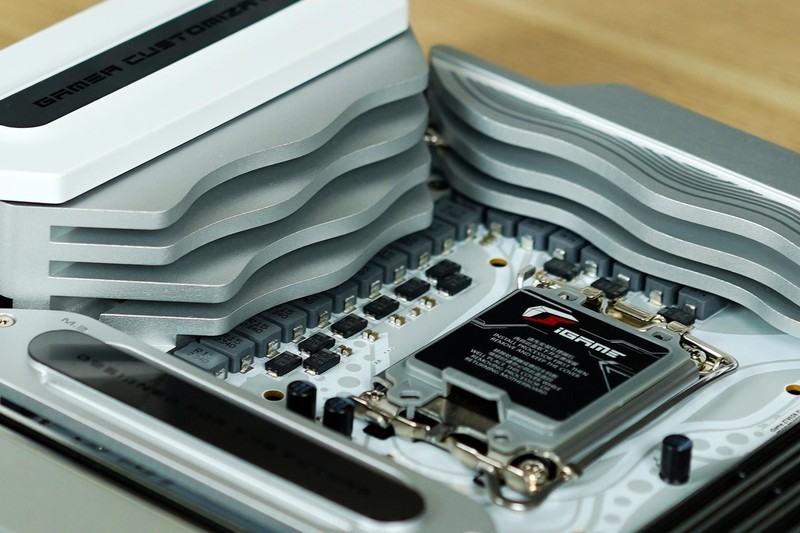 七彩虹iGame Z790D5+索泰RTX 4070 AMP+华硕TUF机电散装机作业