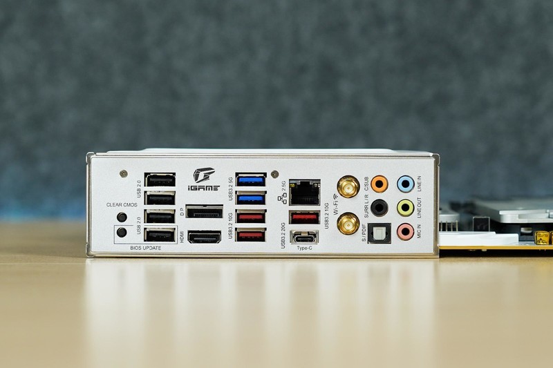 七彩虹iGame Z790D5+索泰RTX 4070 AMP+华硕TUF机电散装机作业