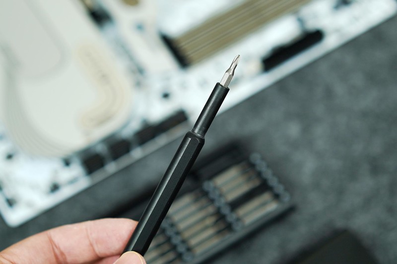 七彩虹iGame Z790D5+索泰RTX 4070 AMP+华硕TUF机电散装机作业