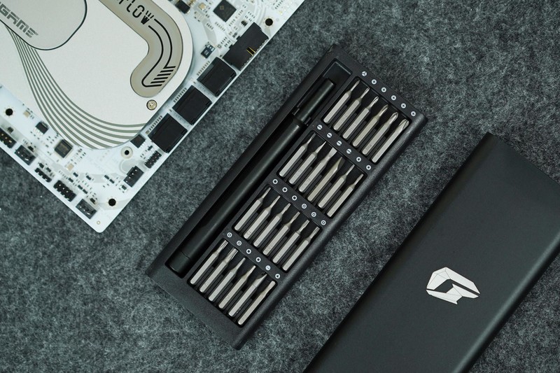 七彩虹iGame Z790D5+索泰RTX 4070 AMP+华硕TUF机电散装机作业