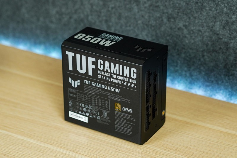 七彩虹iGame Z790D5+索泰RTX 4070 AMP+华硕TUF机电散装机作业