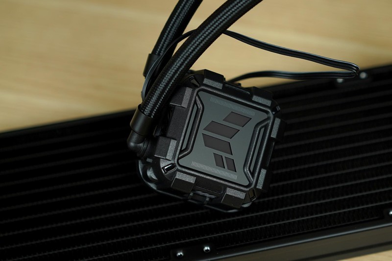 七彩虹iGame Z790D5+索泰RTX 4070 AMP+华硕TUF机电散装机作业