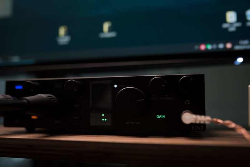 买声卡送话放，真硬核科学机来了——TOPPING拓品E2x2