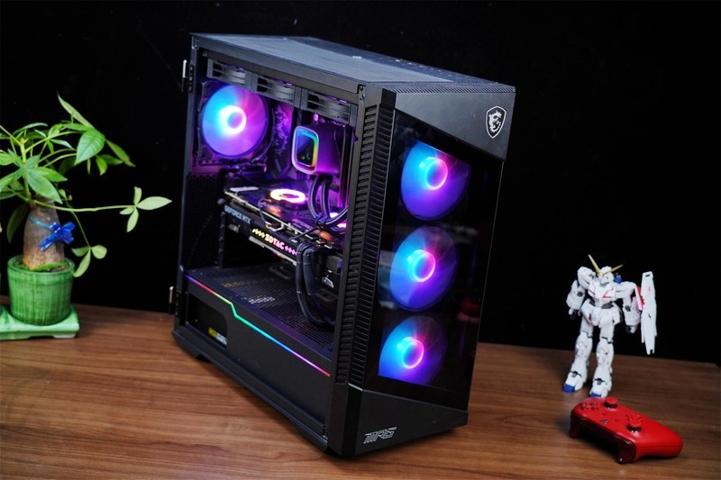 搭载镁光颗粒，性能散热一流，超频5800MHz，全面飞起