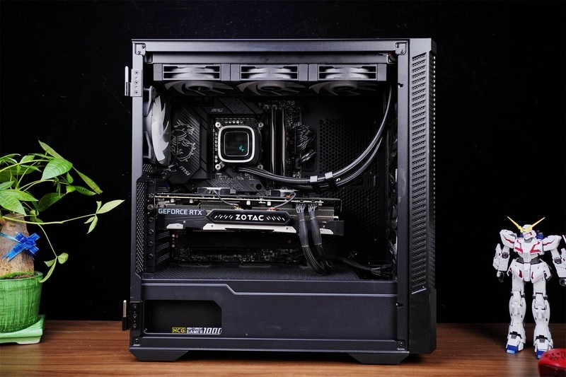 搭载镁光颗粒，性能散热一流，超频5800MHz，全面飞起