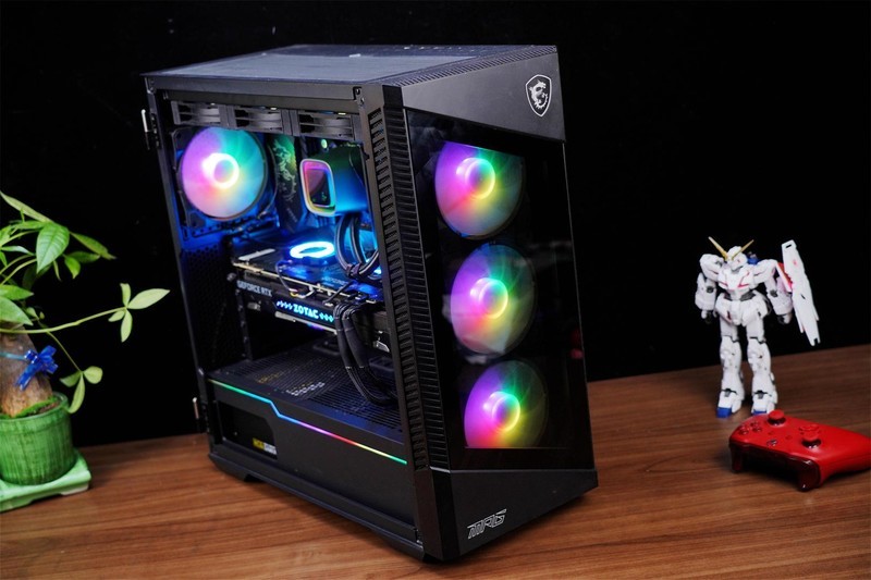 搭载镁光颗粒，性能散热一流，超频5800MHz，全面飞起